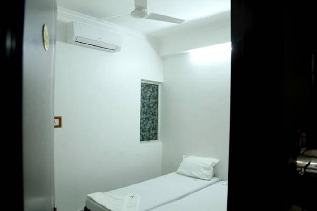 Mary Meridien Lodge Coimbatore Rum bild